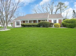 9 Hallowell Ln, Coram, NY 11727