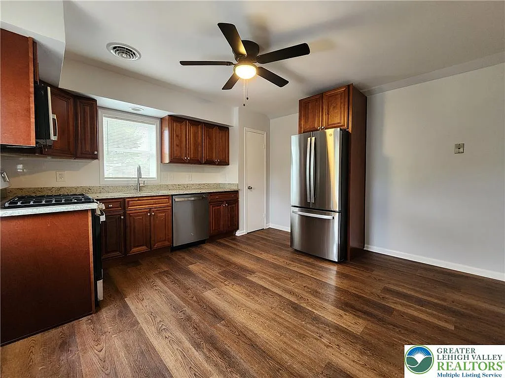 3 bed, 1500 sqft, $1,995 — Photo 2