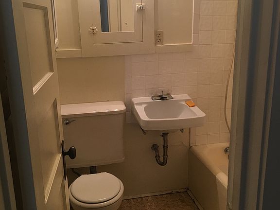4th image of 816 E Grand Ave APT 2