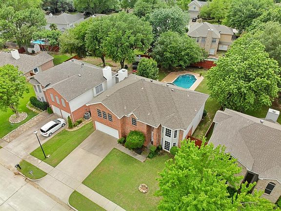 4th image of 2725 Laurel Hill Dr