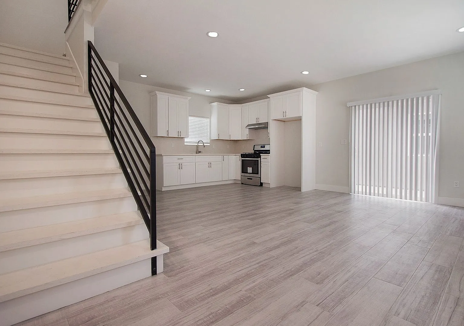 1740-1742 Rose Ave Triplex — Photo 3