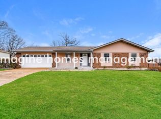 911 Clayworth Dr, Ballwin, MO