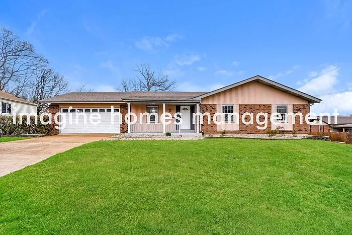 911 Clayworth Dr photo 1