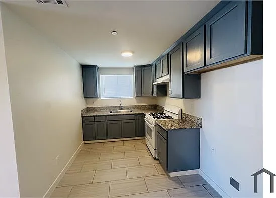 5917 Denver Ave #5919 — Photo 4