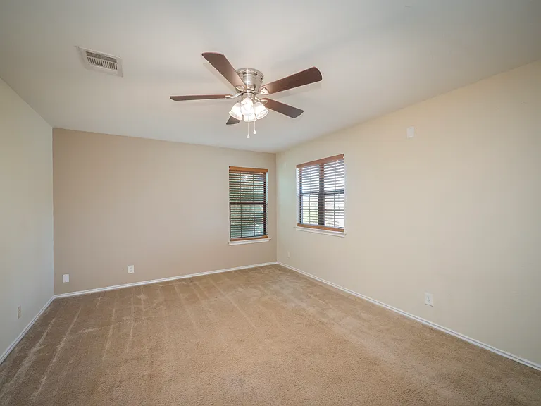 141 Clover Cv — Photo 20