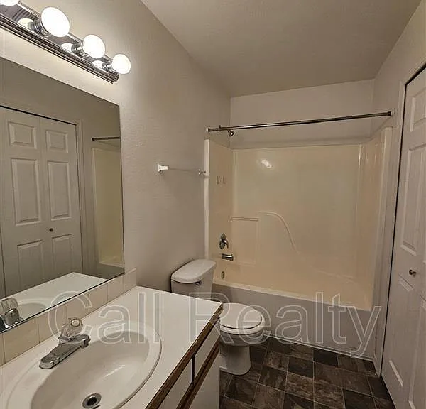 2523 E Desmet Ave — Photo 15