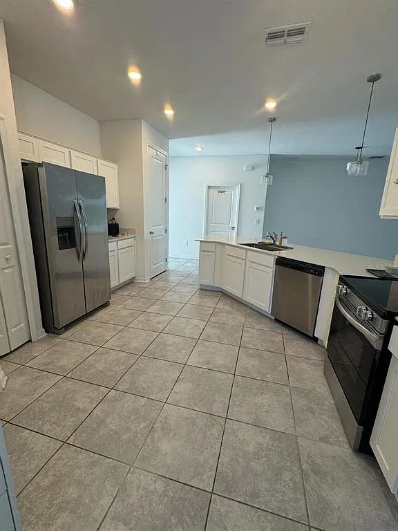 3 bed, 2.0 bath, 2109 sqft, $1,900 — Photo 3