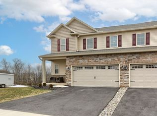 42 Crest Vw, Carlisle, PA 17013