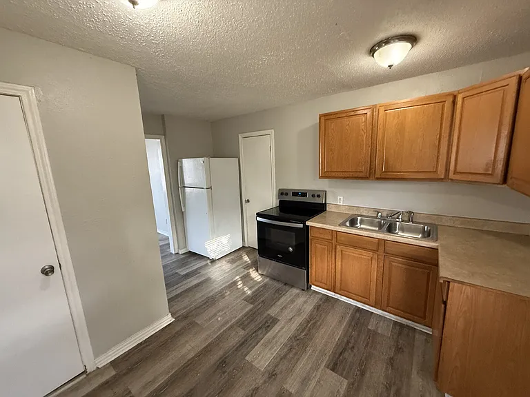 4522 Columbia Ave #2 — Photo 5