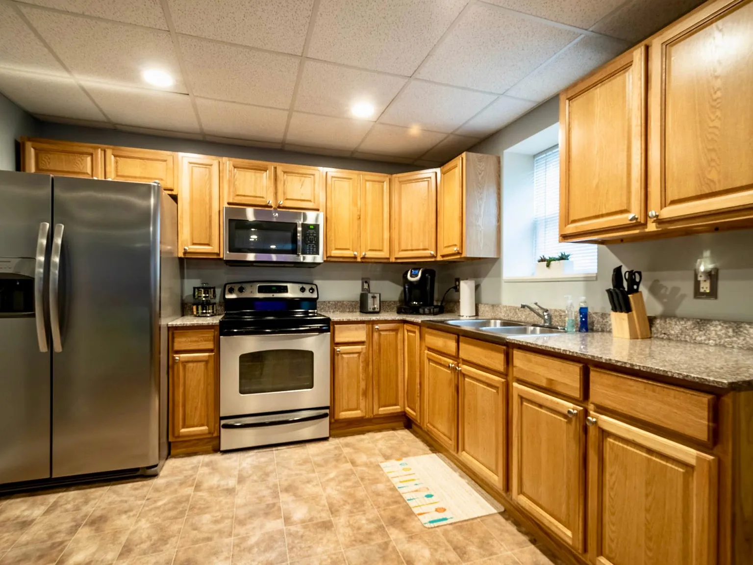 Studio, 700 sqft, $1,700 — Photo 3