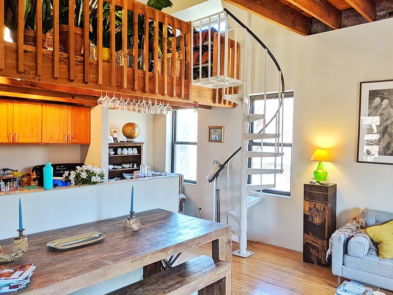 2129 W Le Moyne St #COACH HOUSE — Photo 3