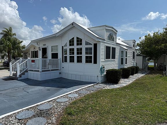 2nd image of 800 Kay Rd NE #1076