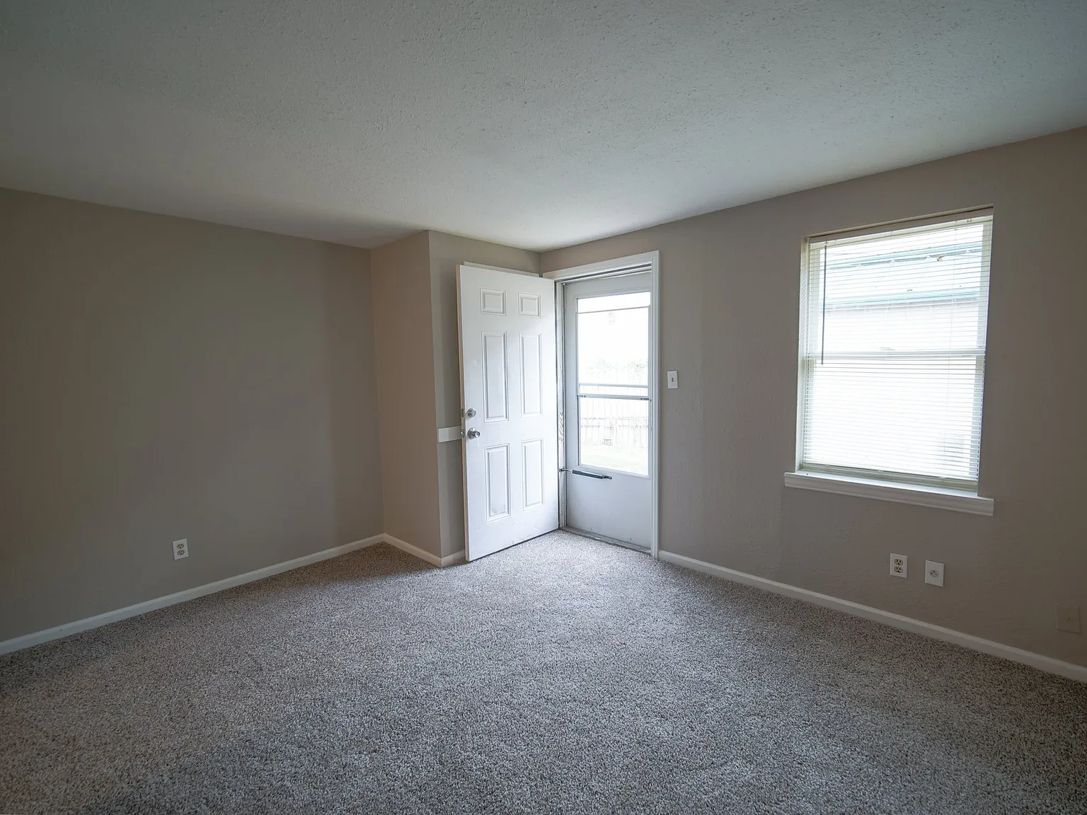 2 bed, $815 — Photo 3
