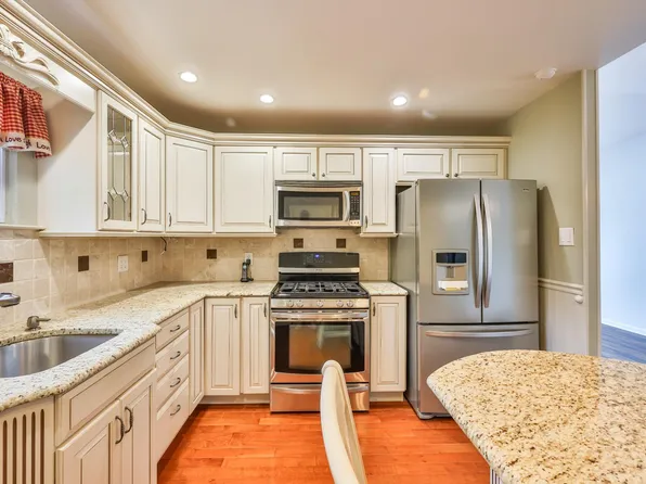 9898 Wistaria St, Philadelphia, PA 19115