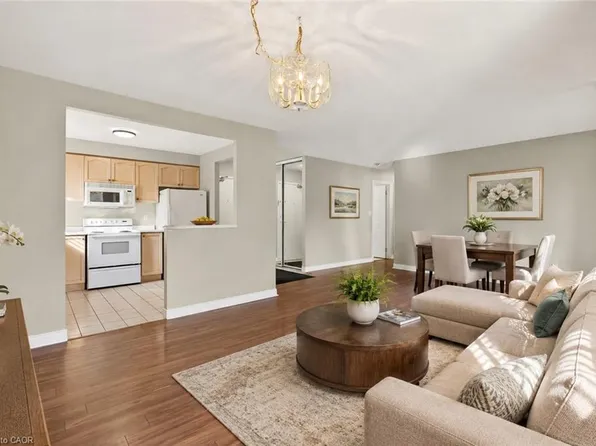 8 Main St #101, Hamilton, ON L9H 2P6