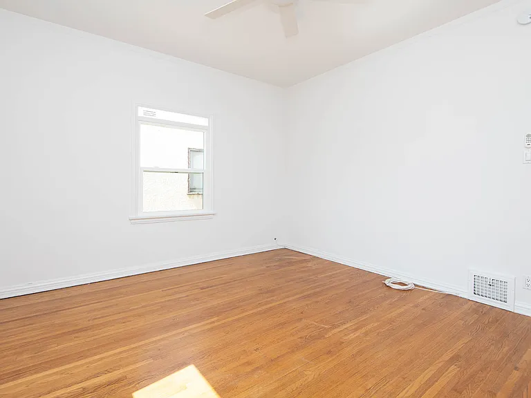 417 1/2 N Genesee Ave — Photo 25