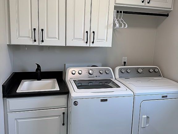 3rd image of 1005 E Delaware St