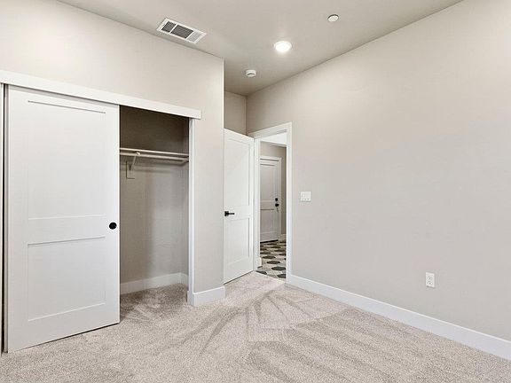 5th image of 8922 Park Trail Dr