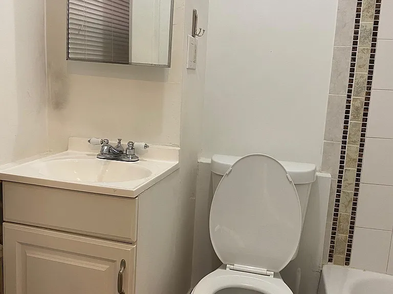 2313 Christian St #1R — Photo 5