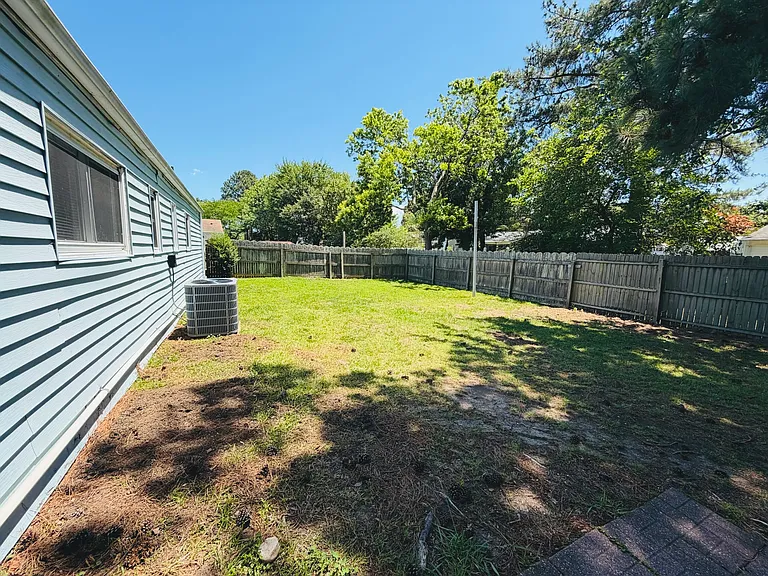 3517 Plum Cres — Photo 24