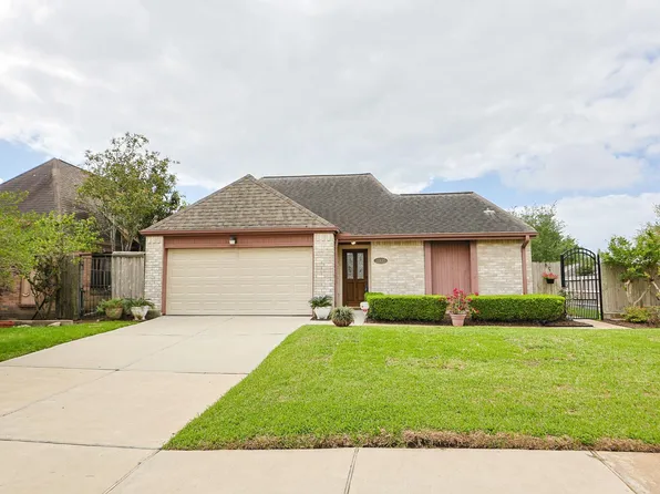11835 Brook Meadows Ln, Meadows Place, TX 77477