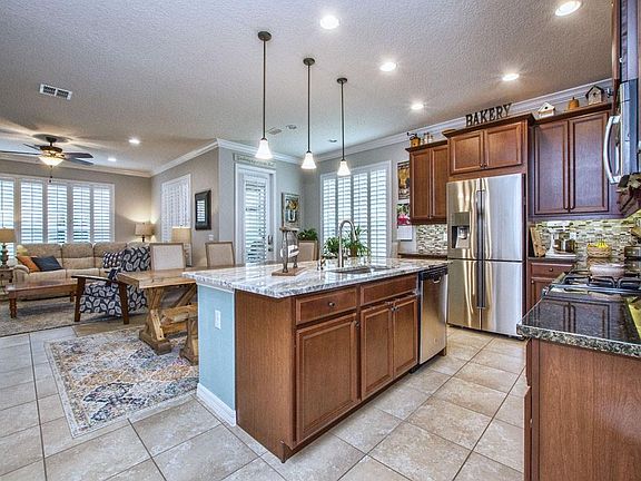 3rd image of 5536 Thomas Square Dr