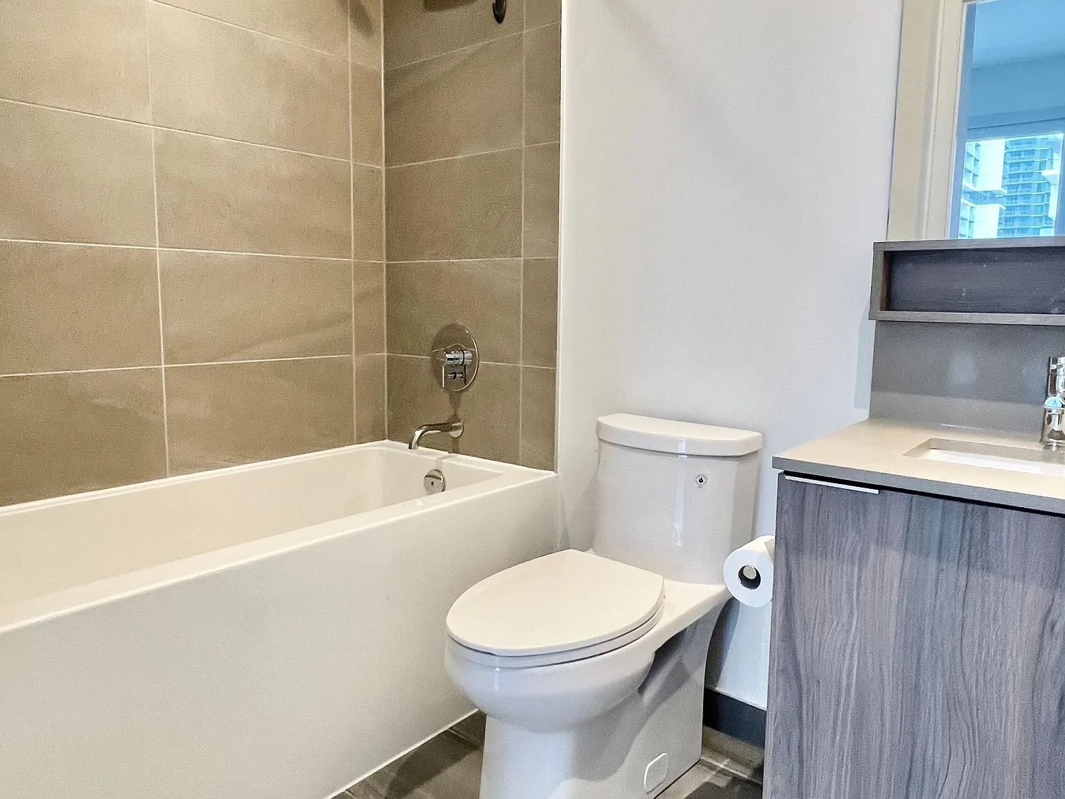 2 bed, $2,300 — Photo 4