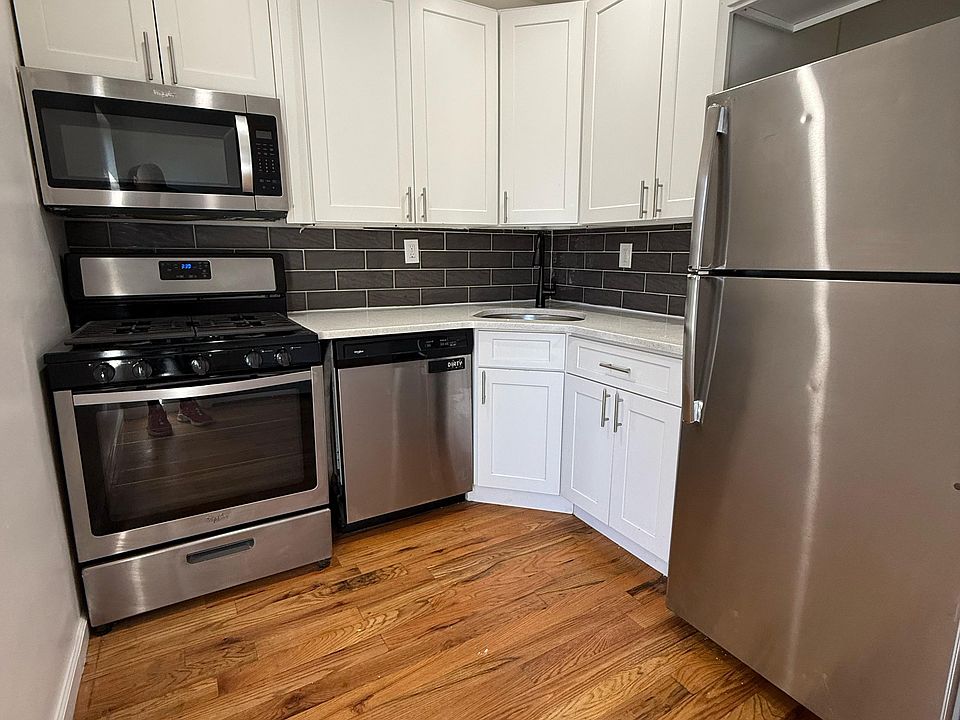 1st image of 137 N 9th Ave Floor 2