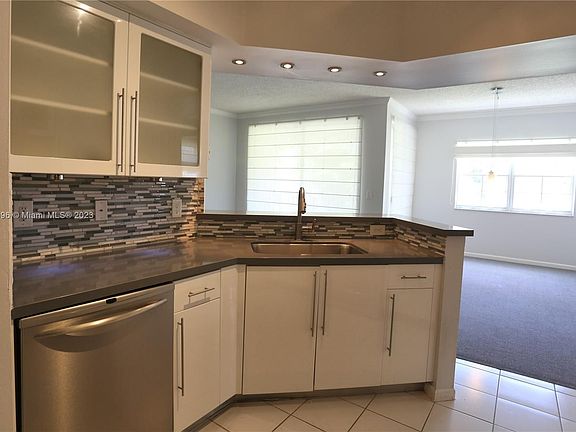 5th image of 3245 NE 184th St APT 13209