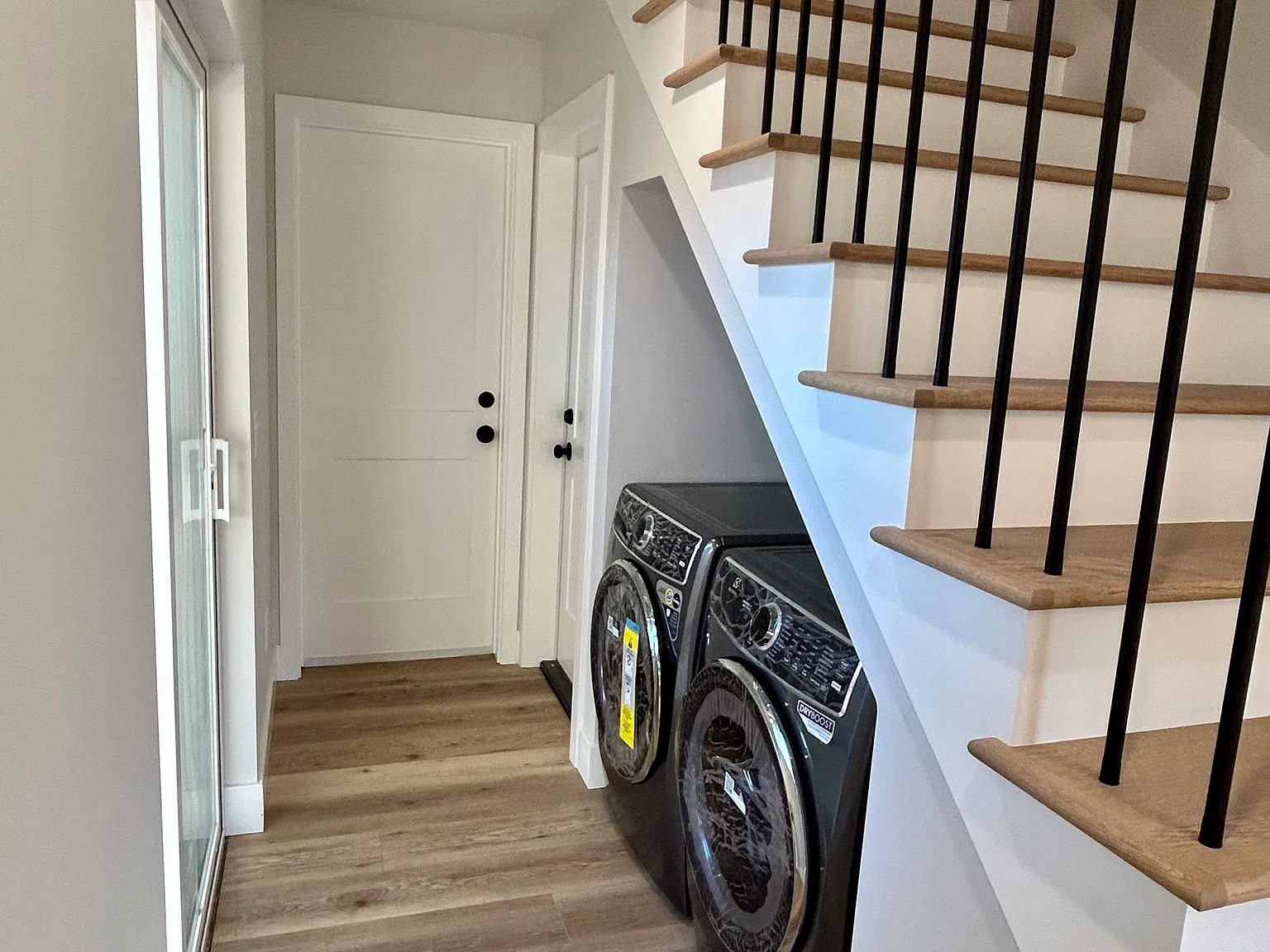 2 bed, 880 sqft, $3,000 — Photo 2