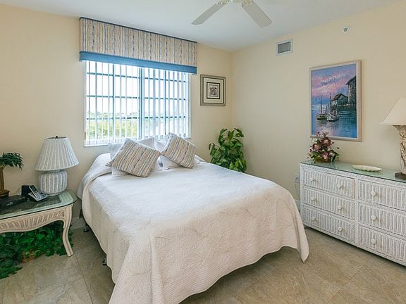 4th image of 33 Bluebill Ave APT 304