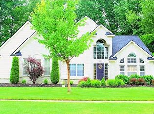 2103 Sandlewood Dr, White Lake, MI 48383