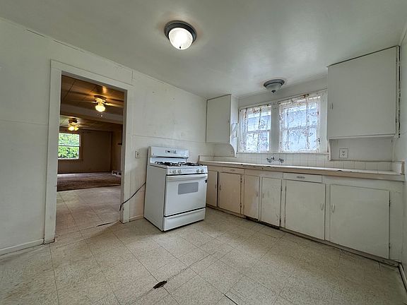 4th image of 521 Rose Ave