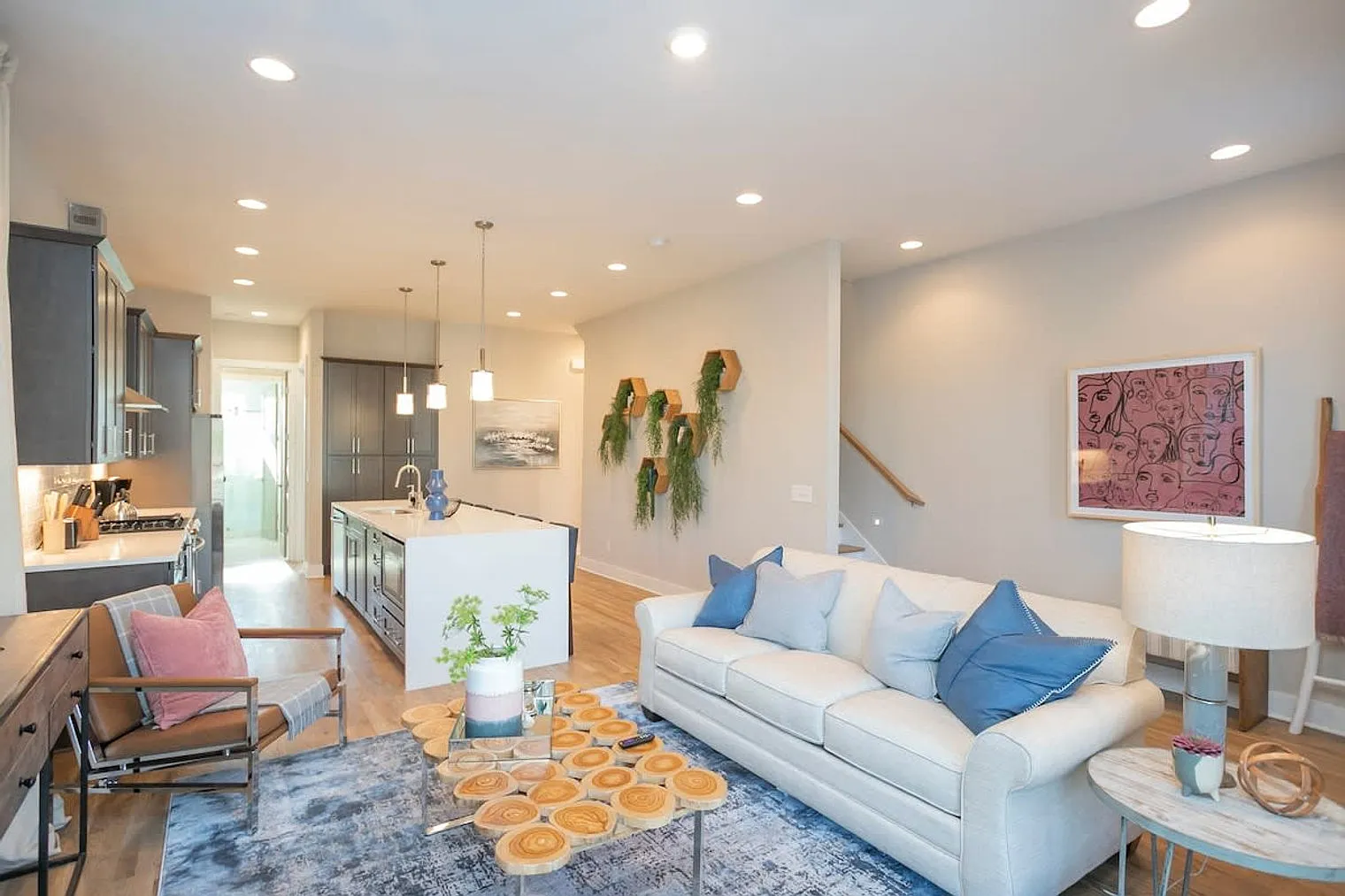 4 bed, 4.0 bath, 1323 sqft, $6,374 — Photo 2