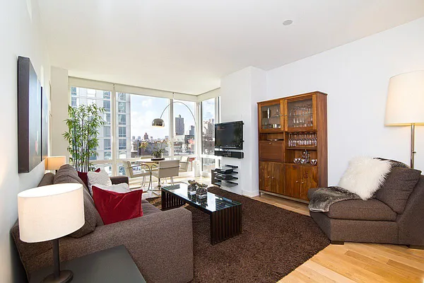 Sold by Nest Seekers International | media 3