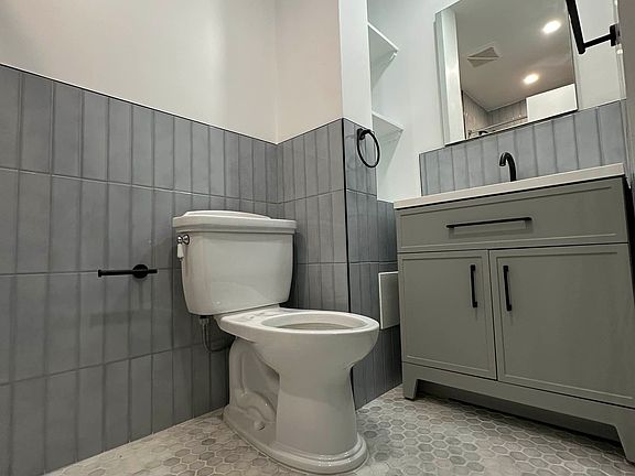 3rd image of 1283 Prospect Ave APT 2