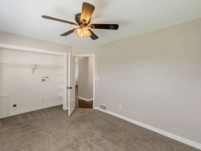 403 E Saunders St — Photo 15