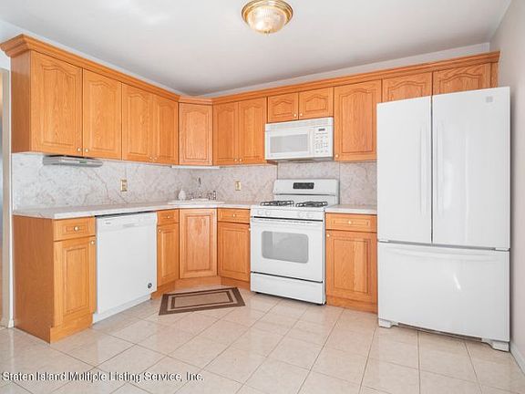 5th image of 170 Cody Pl