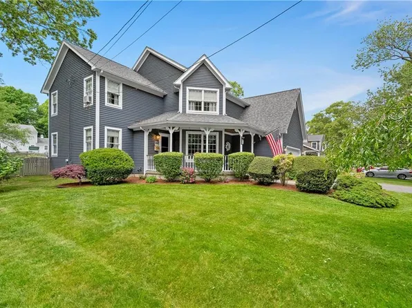 21 Tilbury Dr, Bristol, RI 02809
