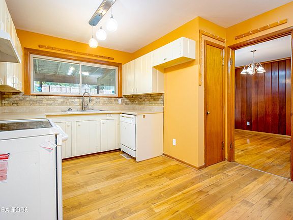 4th image of 341 Sarvis Dr