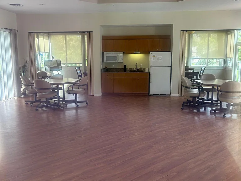 819 Montrose Dr #202 — Photo 29