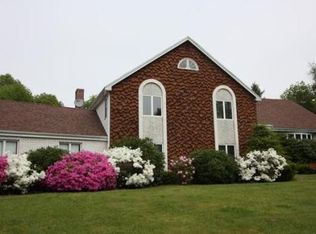 40 Saddle Ridge Rd, Milton, MA 02186