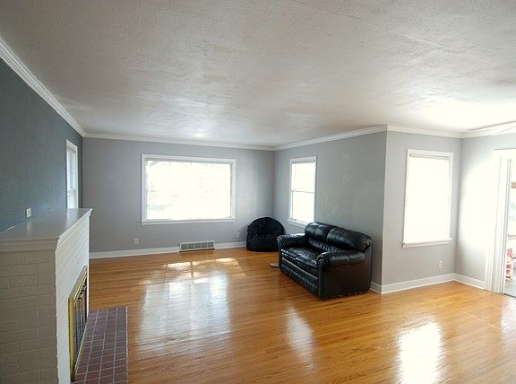 4th image of 2918 Crosby St