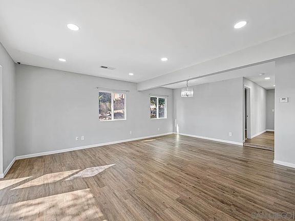 3rd image of 1395 Somermont Dr