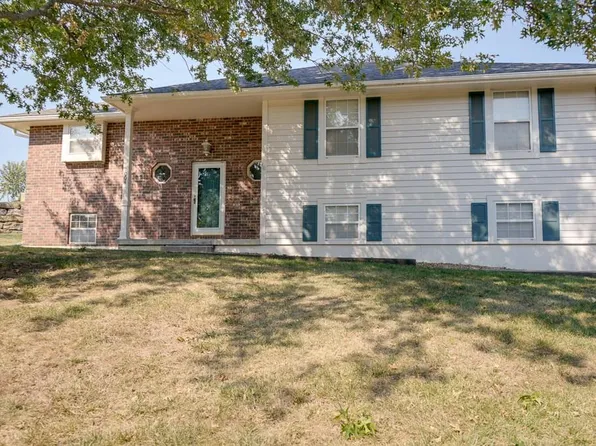 1004 Foxtail Dr, Grain Valley, MO 64029