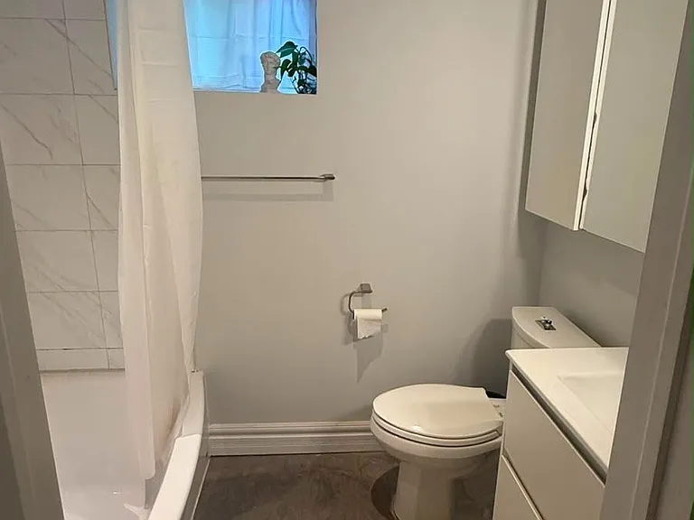 1136 Avenue Rd #B1 — Photo 17