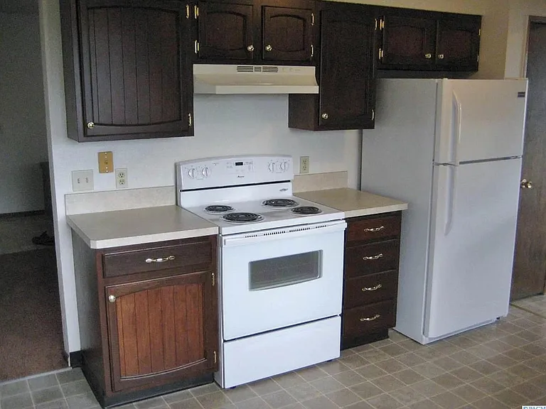 215 NW Coryell Ct — Photo 7