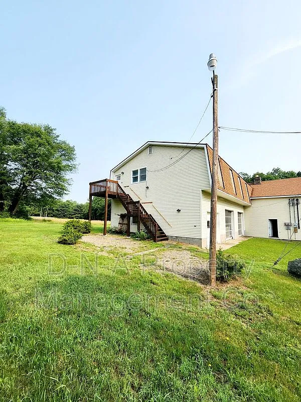 2 bed, 1.0 bath, $1,350 — Photo 2