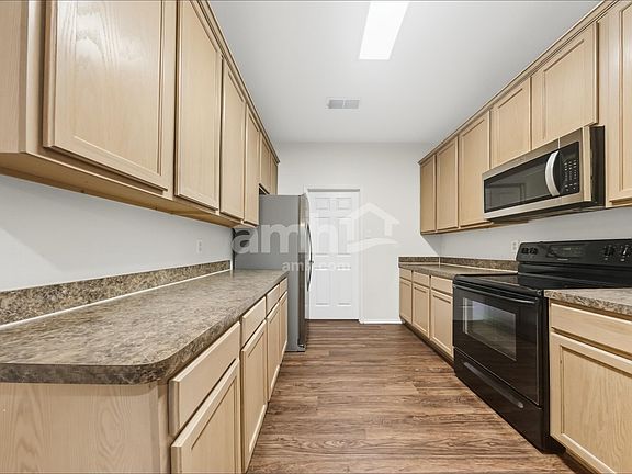 3rd image of 408 Hidden Trail Ct