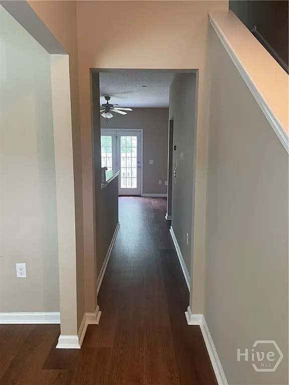 3 bed, 2.5 bath, 1292 sqft, $1,825 — Photo 2